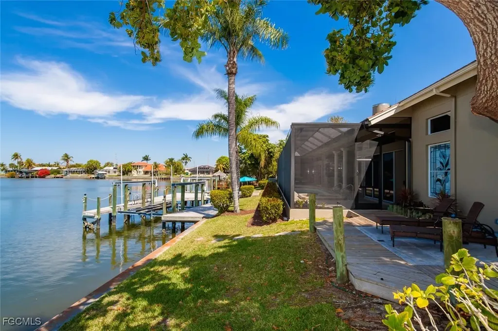 4902 SW 5th Place Cape Coral FL 33914