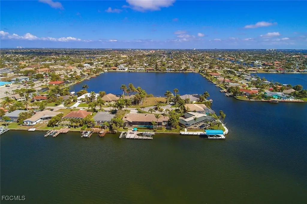 4902 SW 5th Place Cape Coral FL 33914