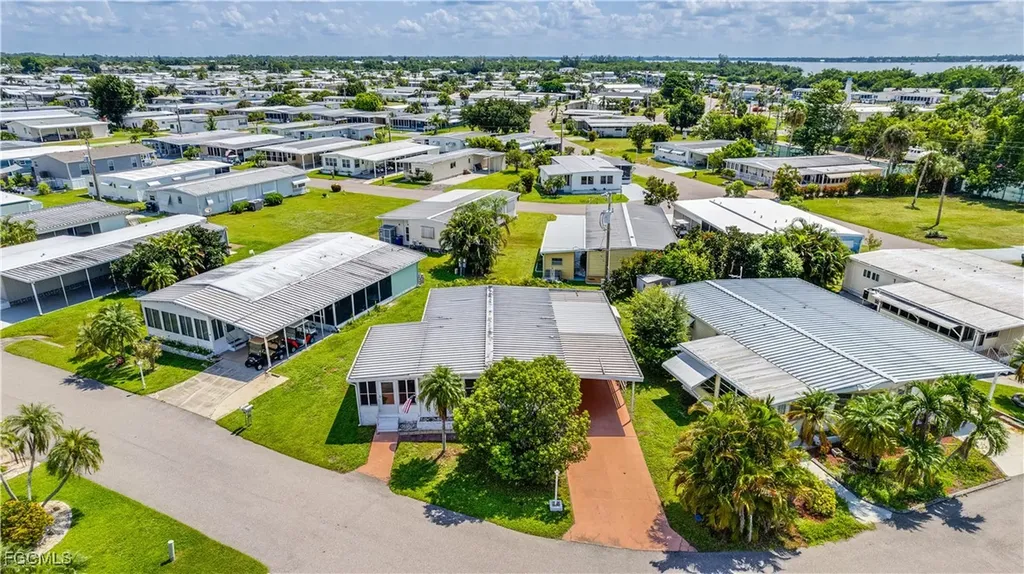 5602 Captain John Smith Loop North Fort Myers FL 33917