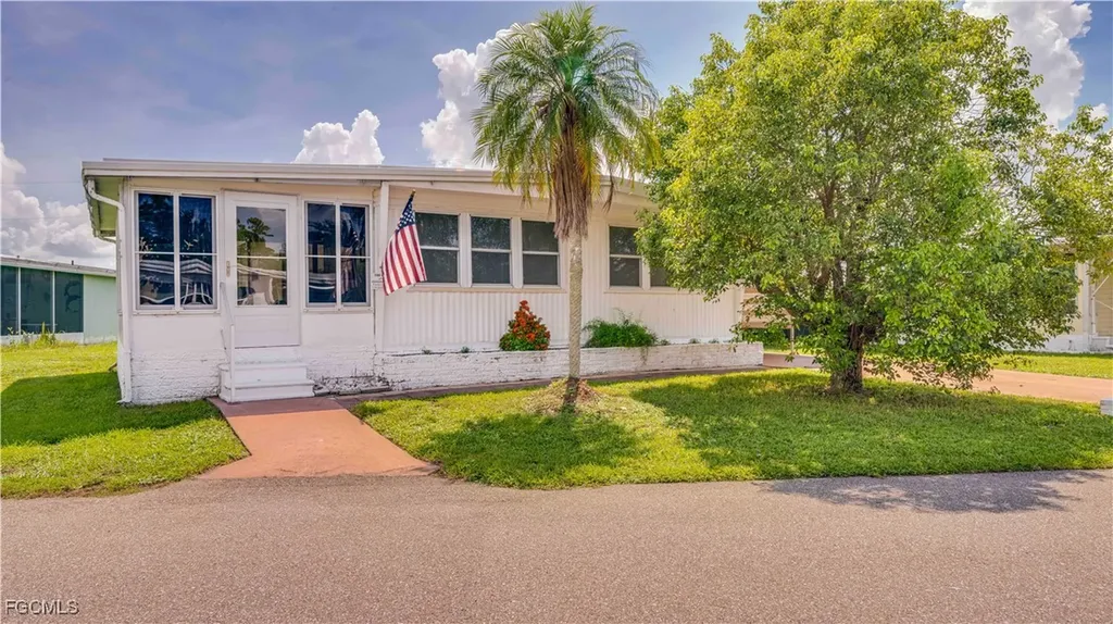 5602 Captain John Smith Loop North Fort Myers FL 33917