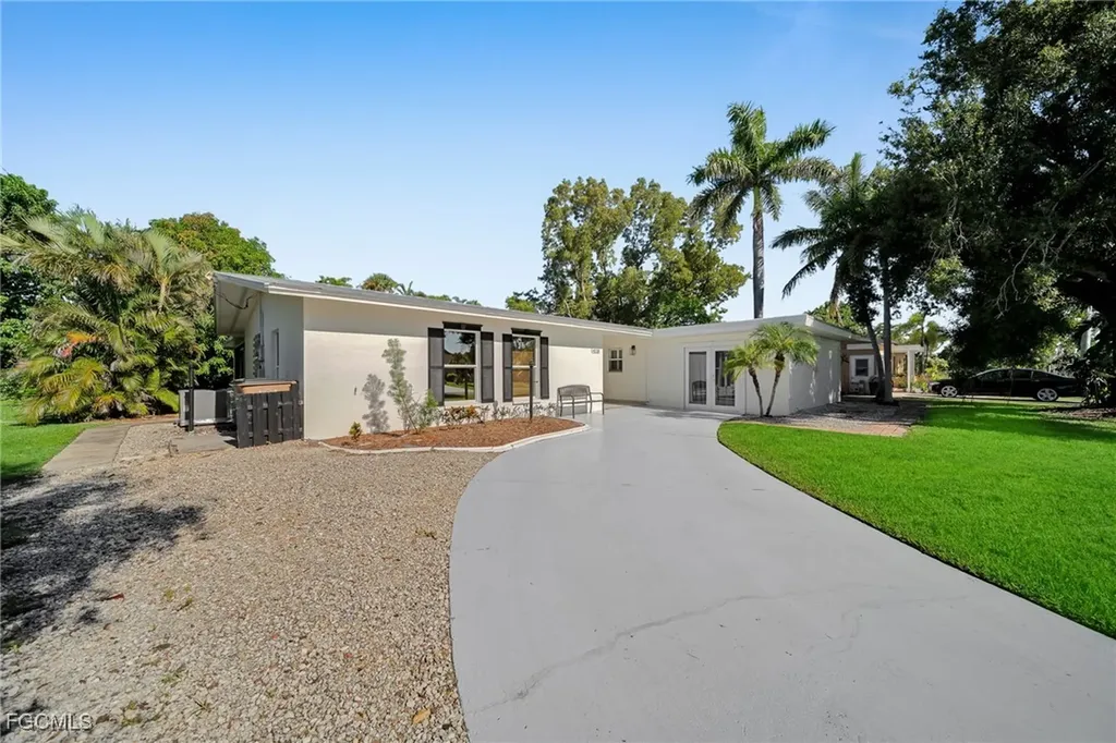 4118 SE 3rd Avenue Cape Coral FL 33904