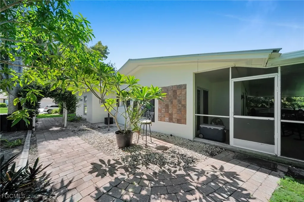 4118 SE 3rd Avenue Cape Coral FL 33904