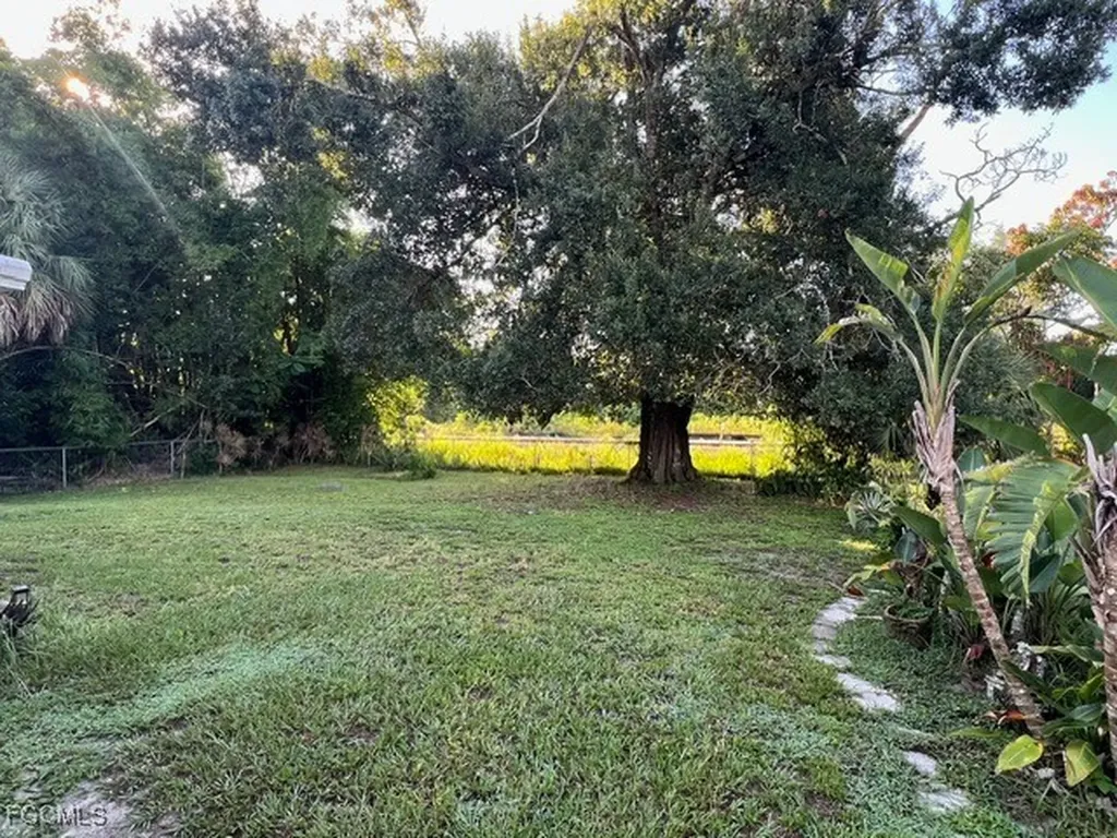 4566 Seminole Street Fort Myers FL 33905