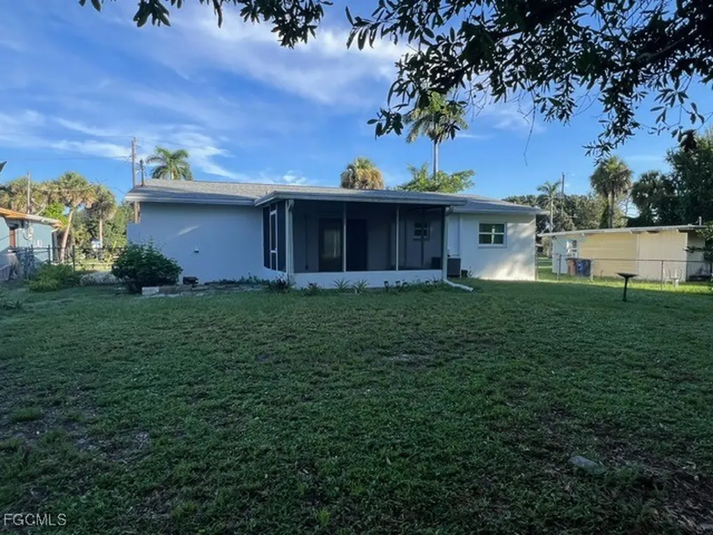 4566 Seminole Street Fort Myers FL 33905