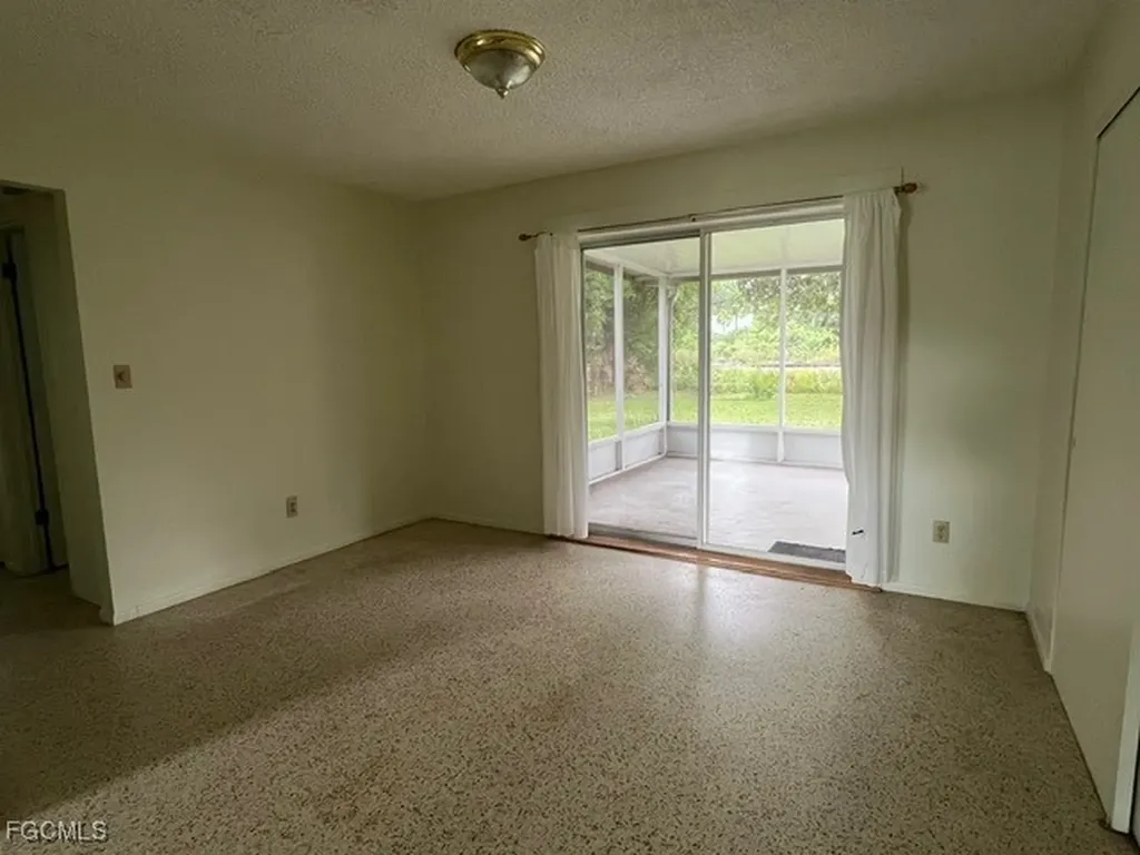 4566 Seminole Street Fort Myers FL 33905