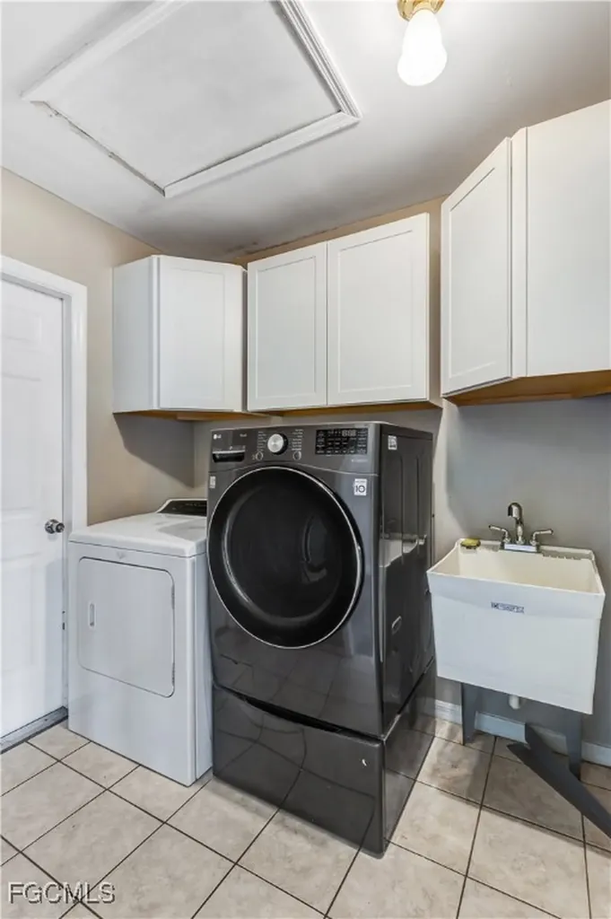 3013 SW 2nd Avenue Cape Coral FL 33914