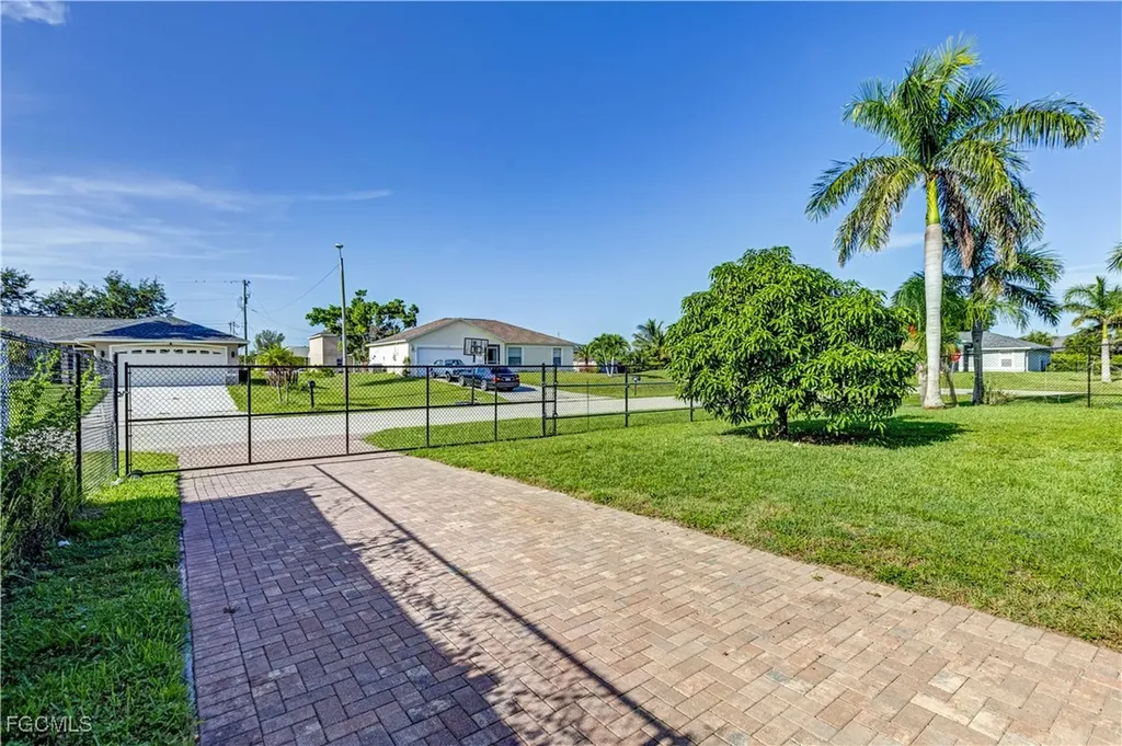 3013 SW 2nd Avenue Cape Coral FL 33914