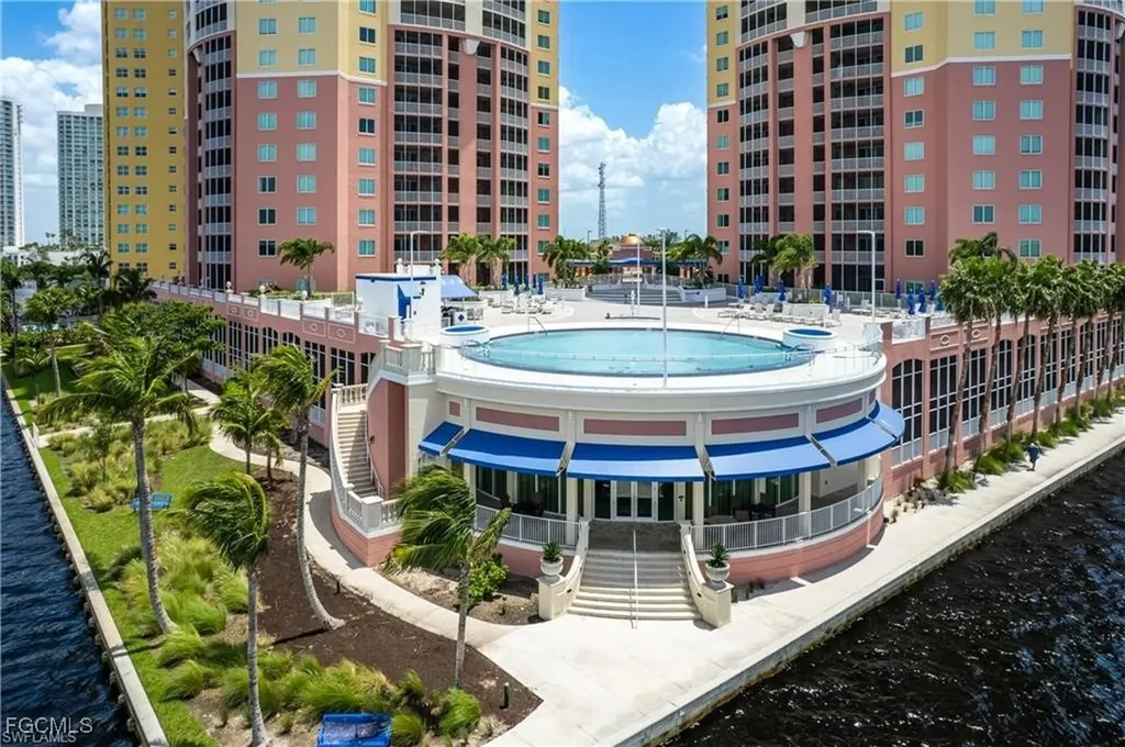 2745 1st Street Fort Myers FL 33916