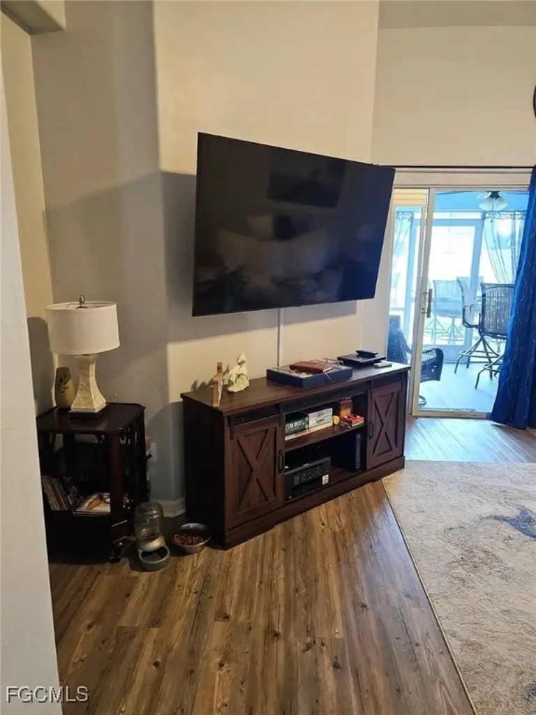 1418 Cape Coral Parkway W Cape Coral FL 33914