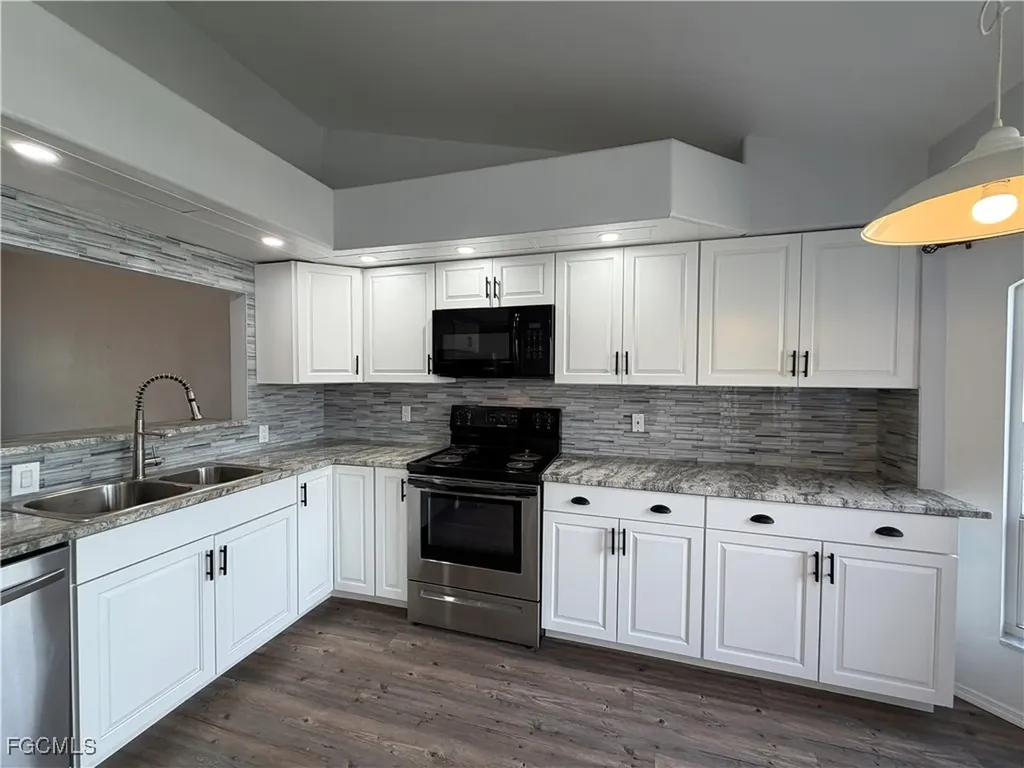 1418 Cape Coral Parkway W Cape Coral FL 33914