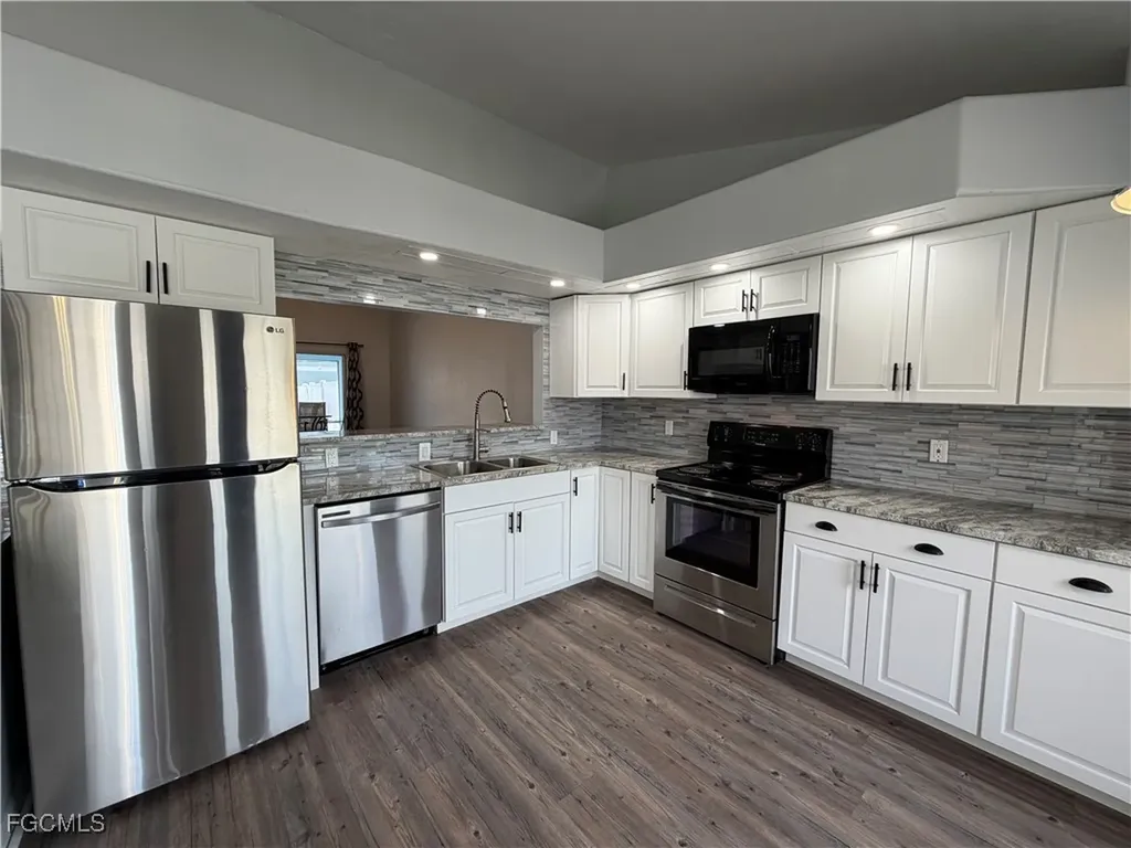 1418 Cape Coral Parkway W Cape Coral FL 33914