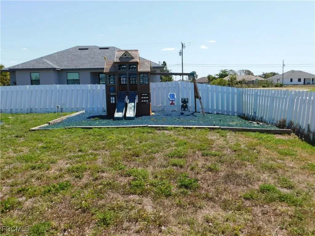 1217 NE 1st Place Cape Coral FL 33909