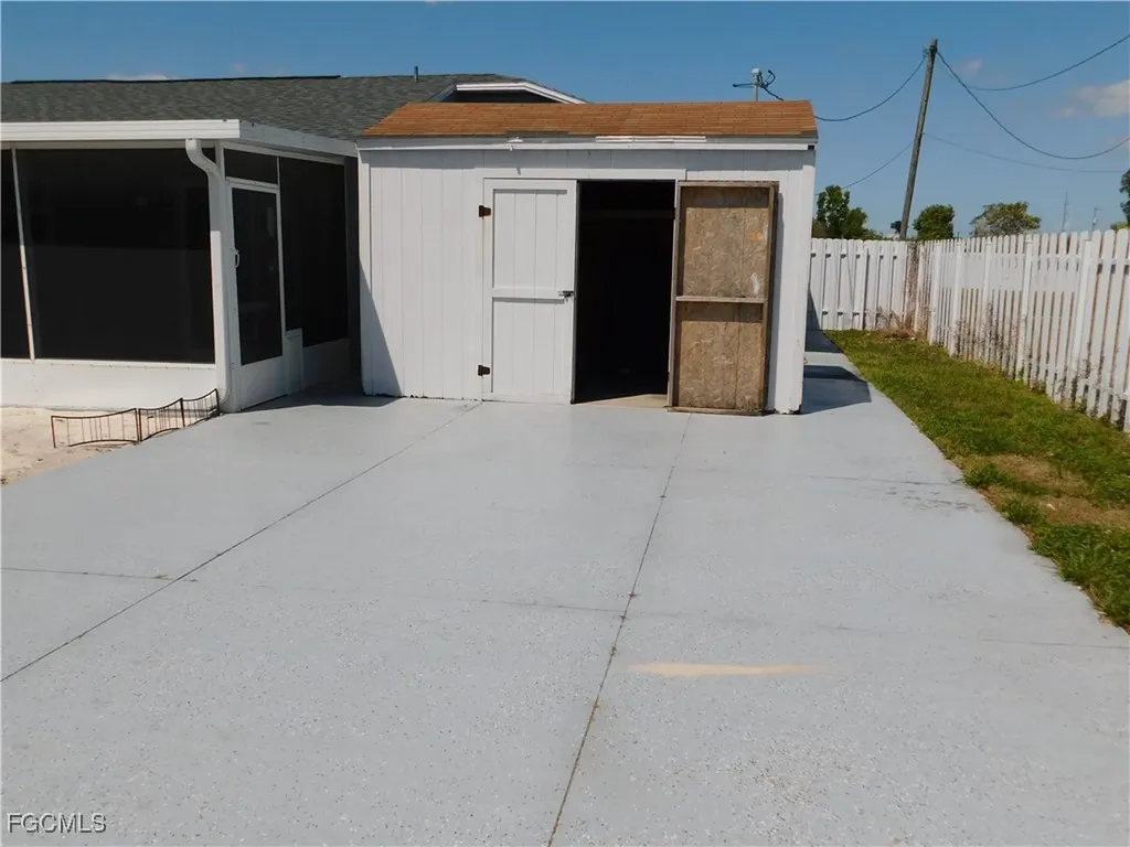 1217 NE 1st Place Cape Coral FL 33909