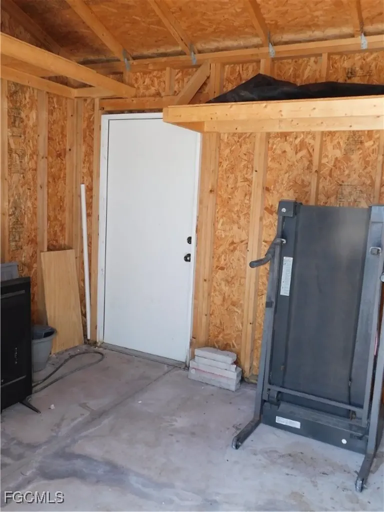 1217 NE 1st Place Cape Coral FL 33909