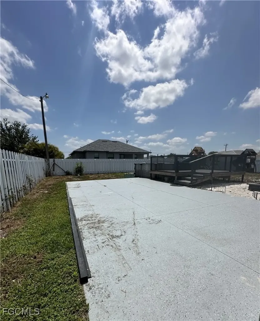 1217 NE 1st Place Cape Coral FL 33909