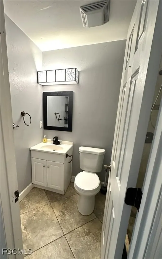 1217 NE 1st Place Cape Coral FL 33909