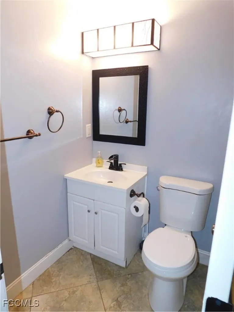 1217 NE 1st Place Cape Coral FL 33909