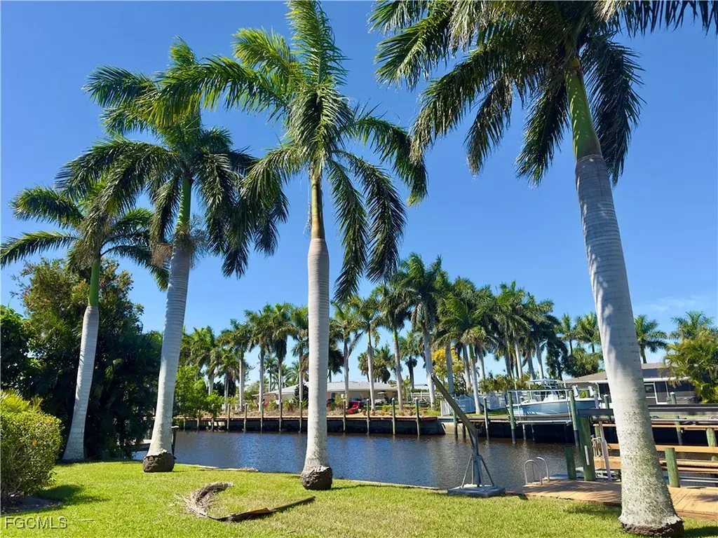 2215 Channel Way North Fort Myers FL 33917