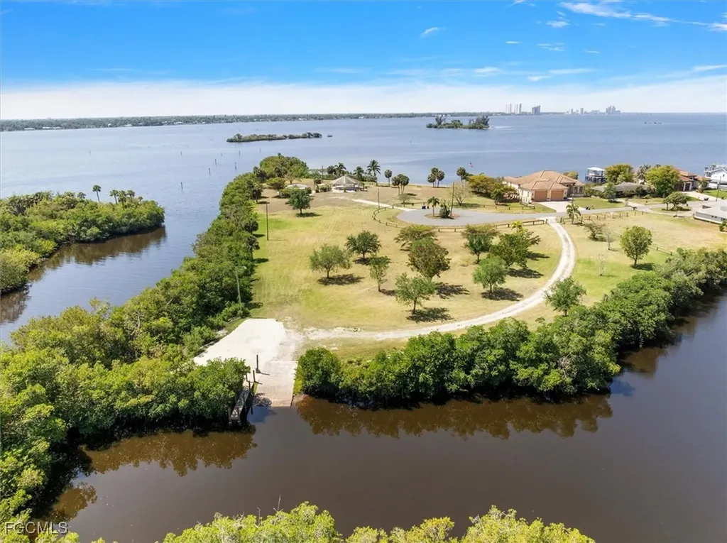 2215 Channel Way North Fort Myers FL 33917