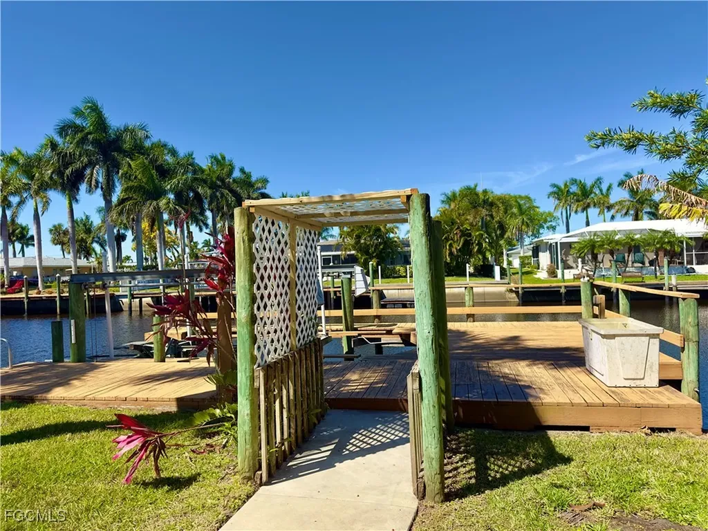 2215 Channel Way North Fort Myers FL 33917