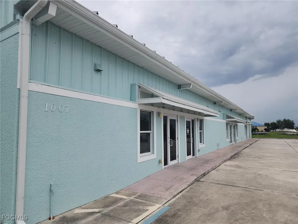 1007 NE 7th Terrace Cape Coral FL 33909