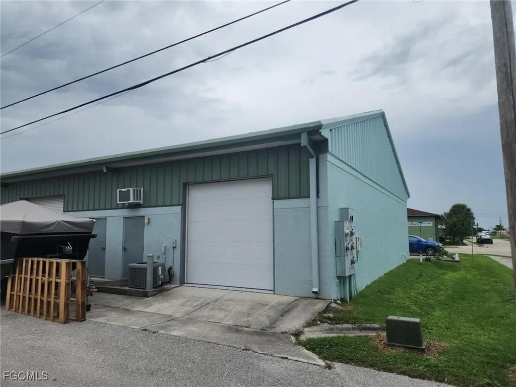 1007 NE 7th Terrace Cape Coral FL 33909