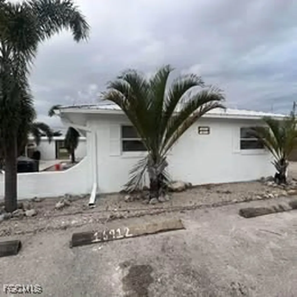 16920 Carmen Avenue Fort Myers FL 33908