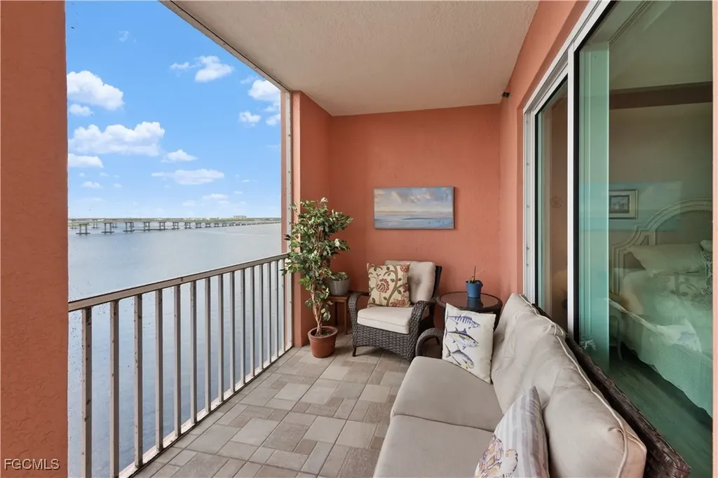 2743 1st Street Fort Myers FL 33916