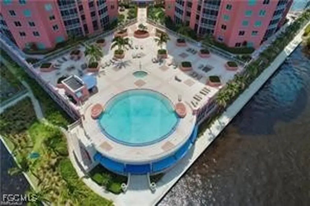 2743 1st Street Fort Myers FL 33916