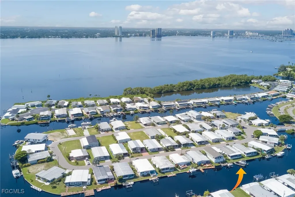 5509 Sir Walter Way North Fort Myers FL 33917