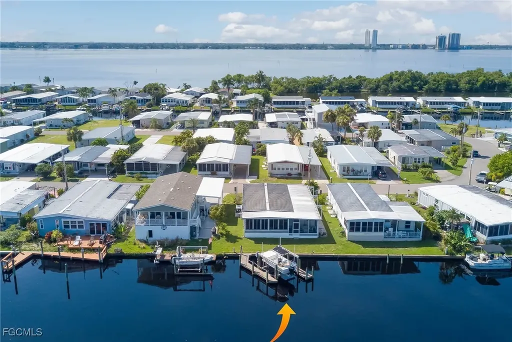 5509 Sir Walter Way North Fort Myers FL 33917