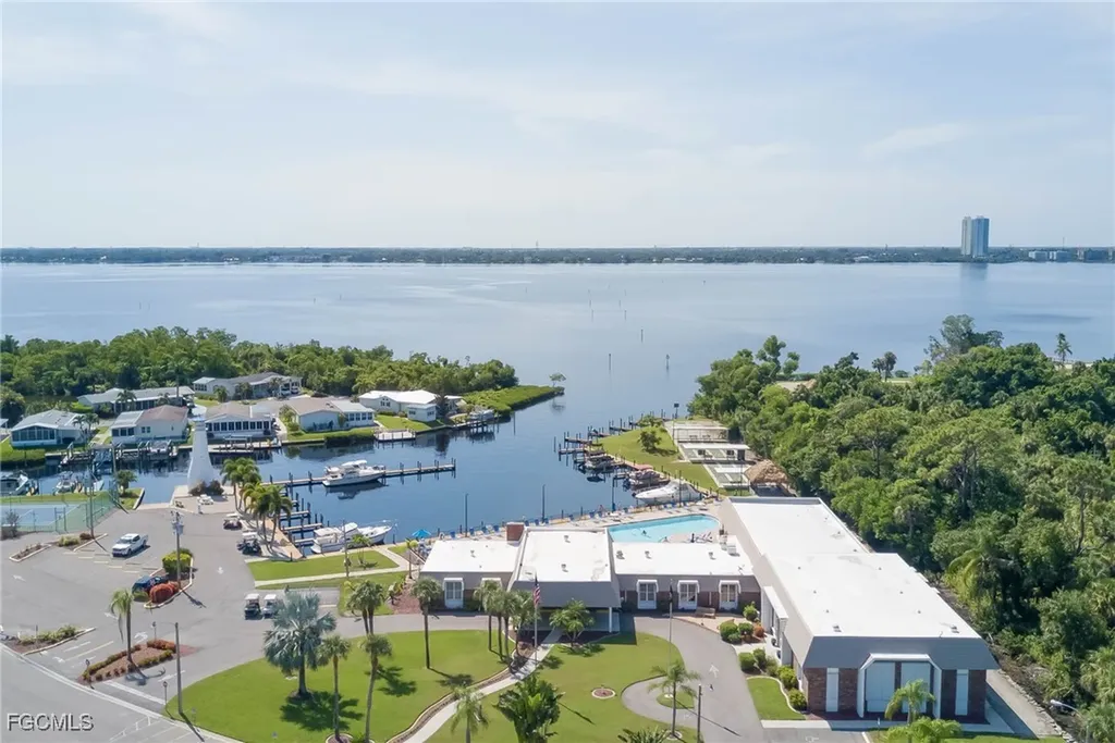 5509 Sir Walter Way North Fort Myers FL 33917