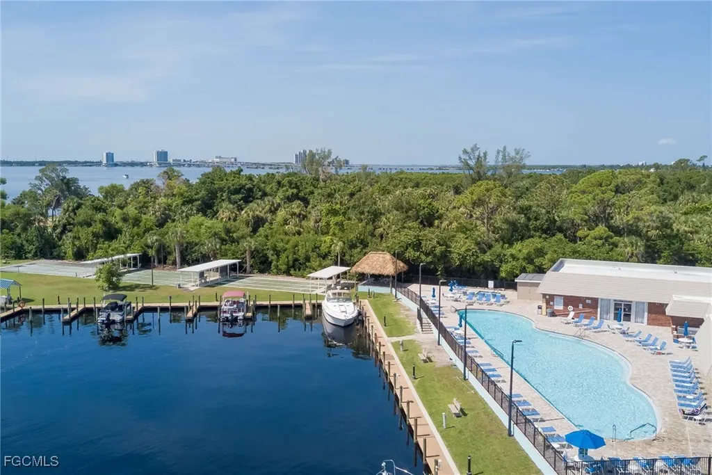 5509 Sir Walter Way North Fort Myers FL 33917