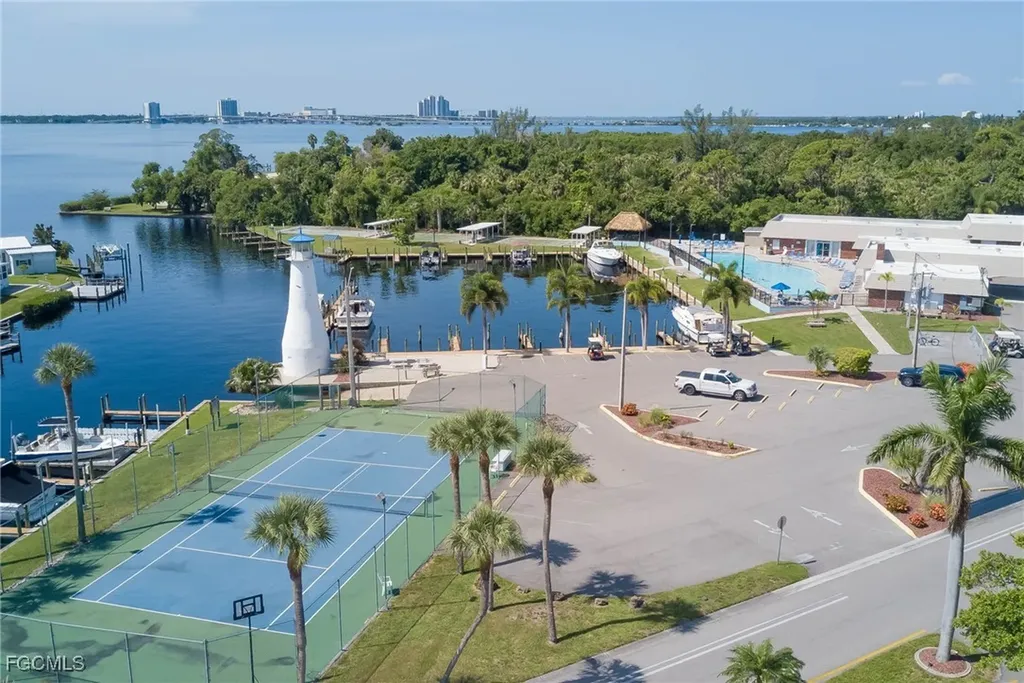 5509 Sir Walter Way North Fort Myers FL 33917