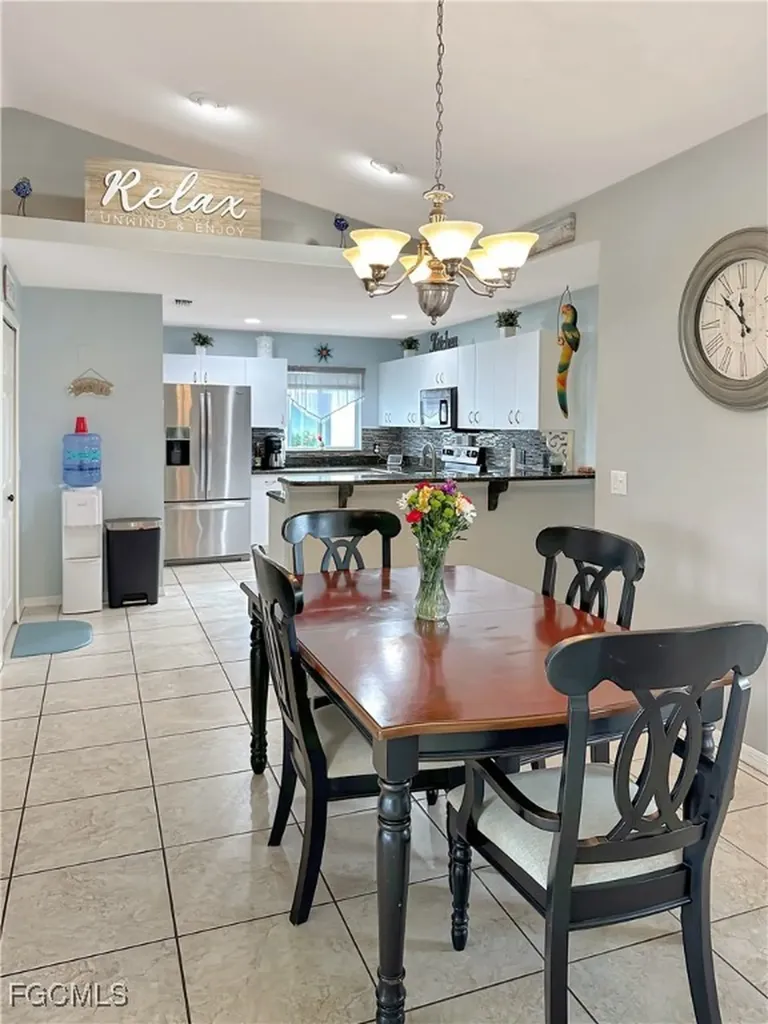 522 SE 4th Street Cape Coral FL 33990