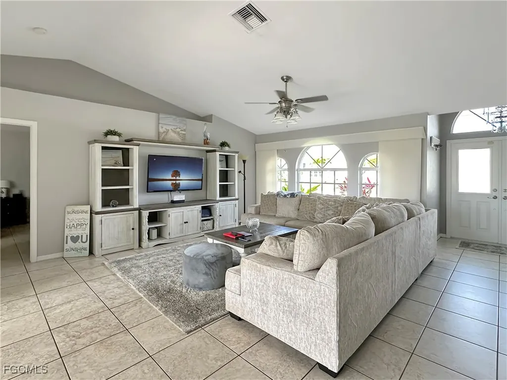 522 SE 4th Street Cape Coral FL 33990