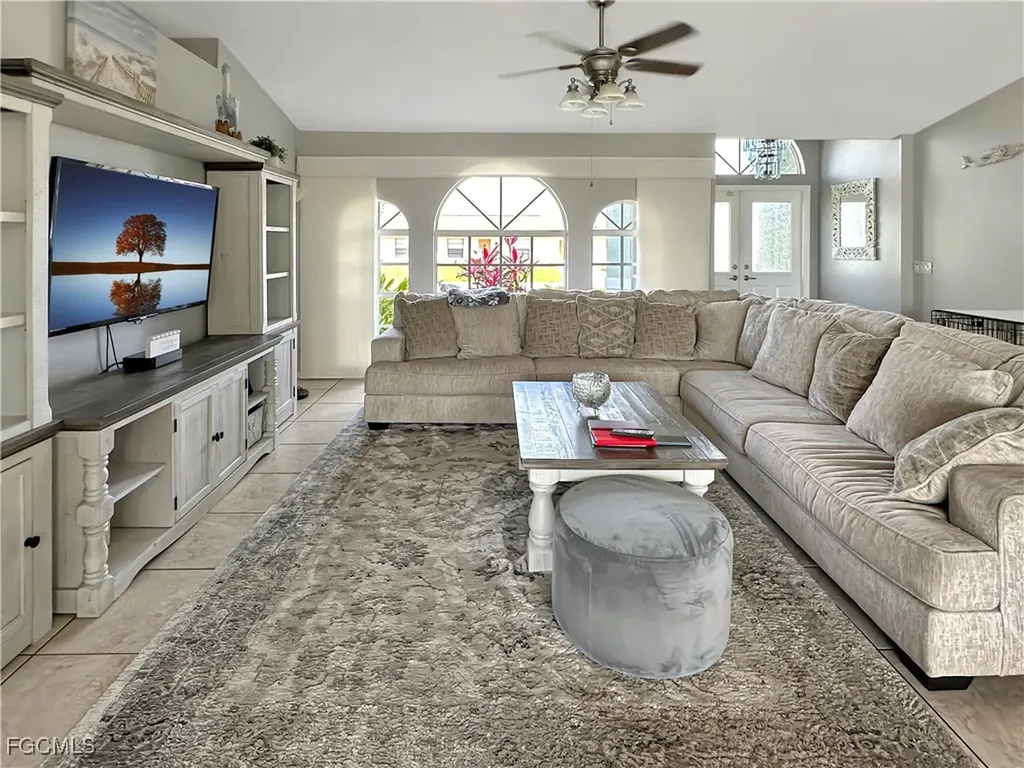 522 SE 4th Street Cape Coral FL 33990