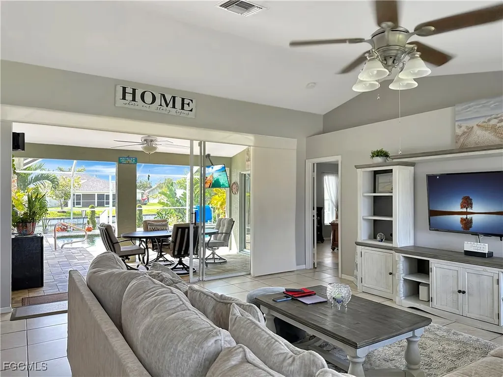 522 SE 4th Street Cape Coral FL 33990