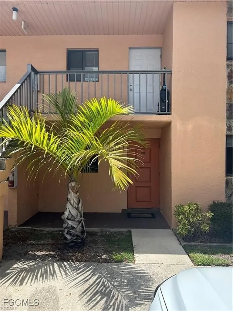 2690 Park Windsor Drive Fort Myers FL 33901