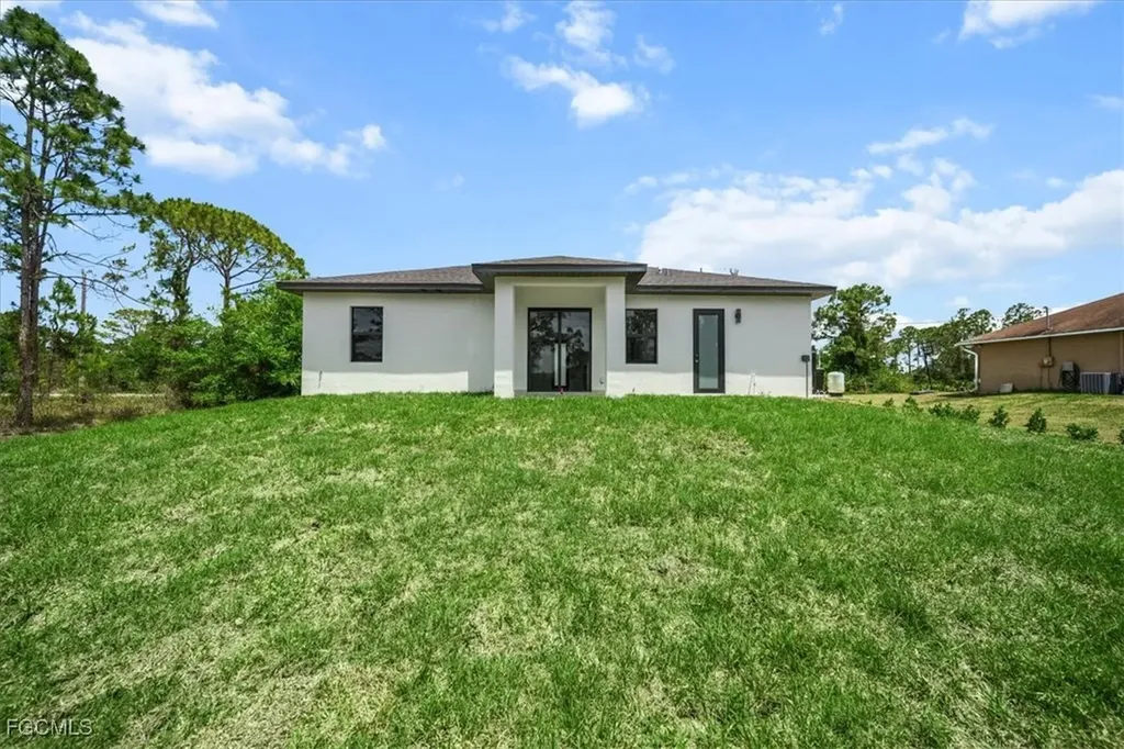 1262 Bowles Avenue Fort Myers FL 33913