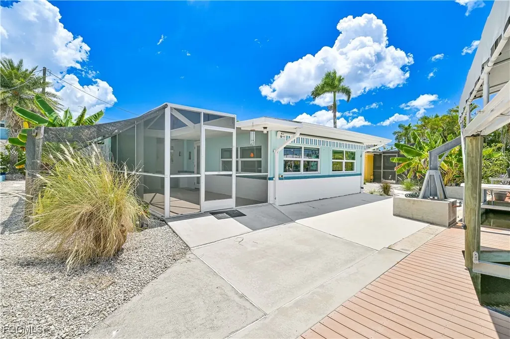 2500 Harbor View Drive Matlacha FL 33993