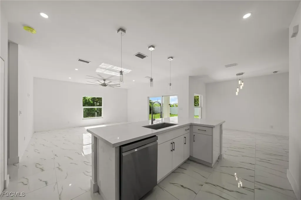 2020 NE Juanita Place Cape Coral FL 33909