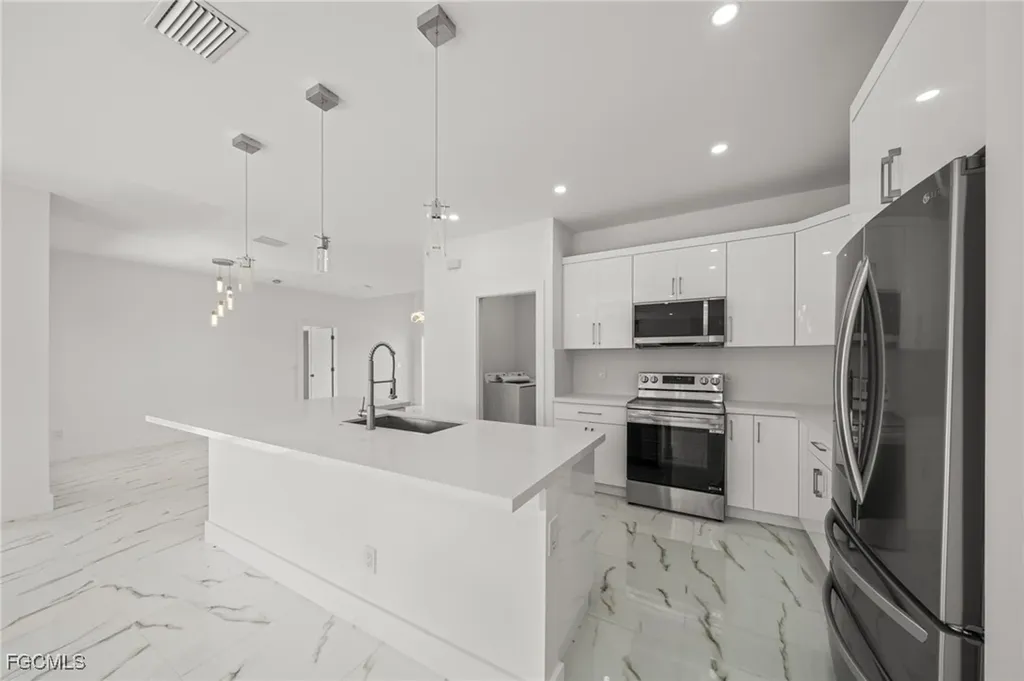 2020 NE Juanita Place Cape Coral FL 33909