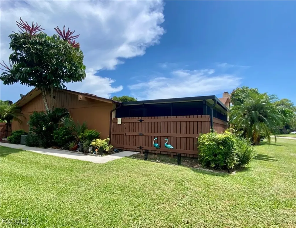 5647 Foxlake Drive North Fort Myers FL 33917