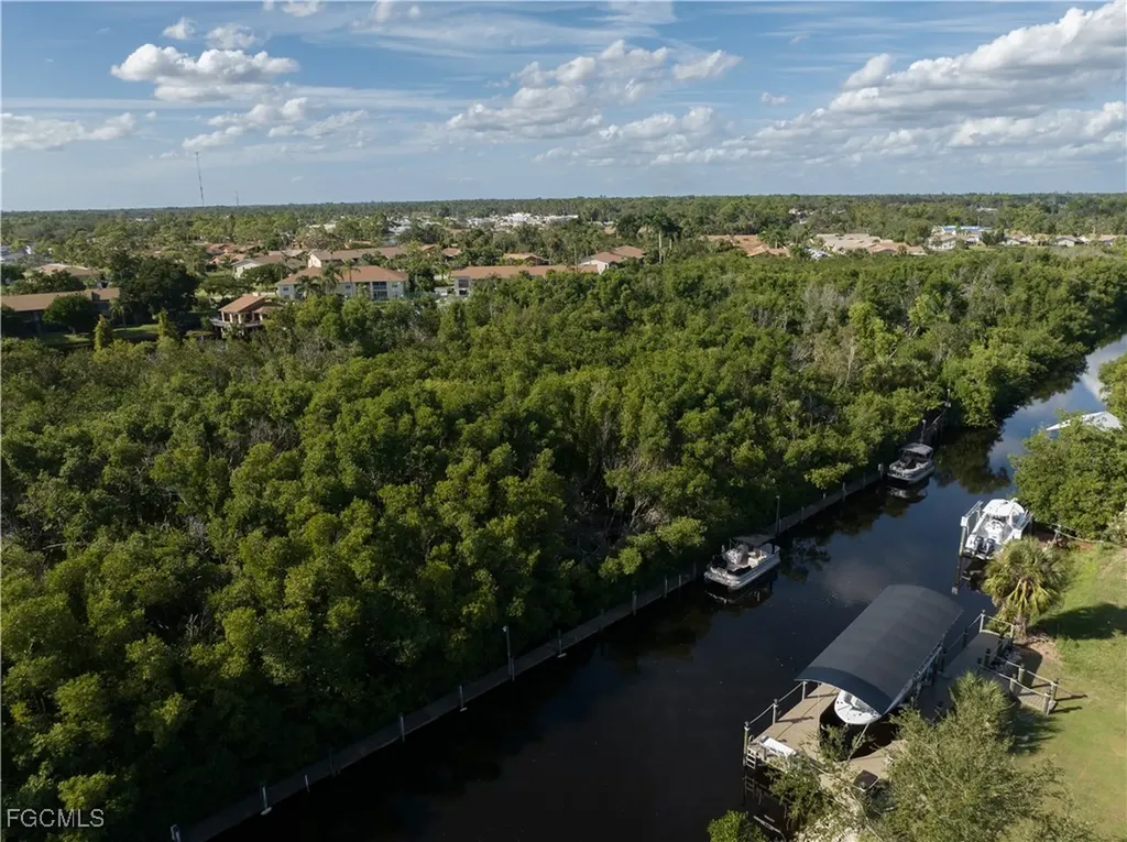 5647 Foxlake Drive North Fort Myers FL 33917