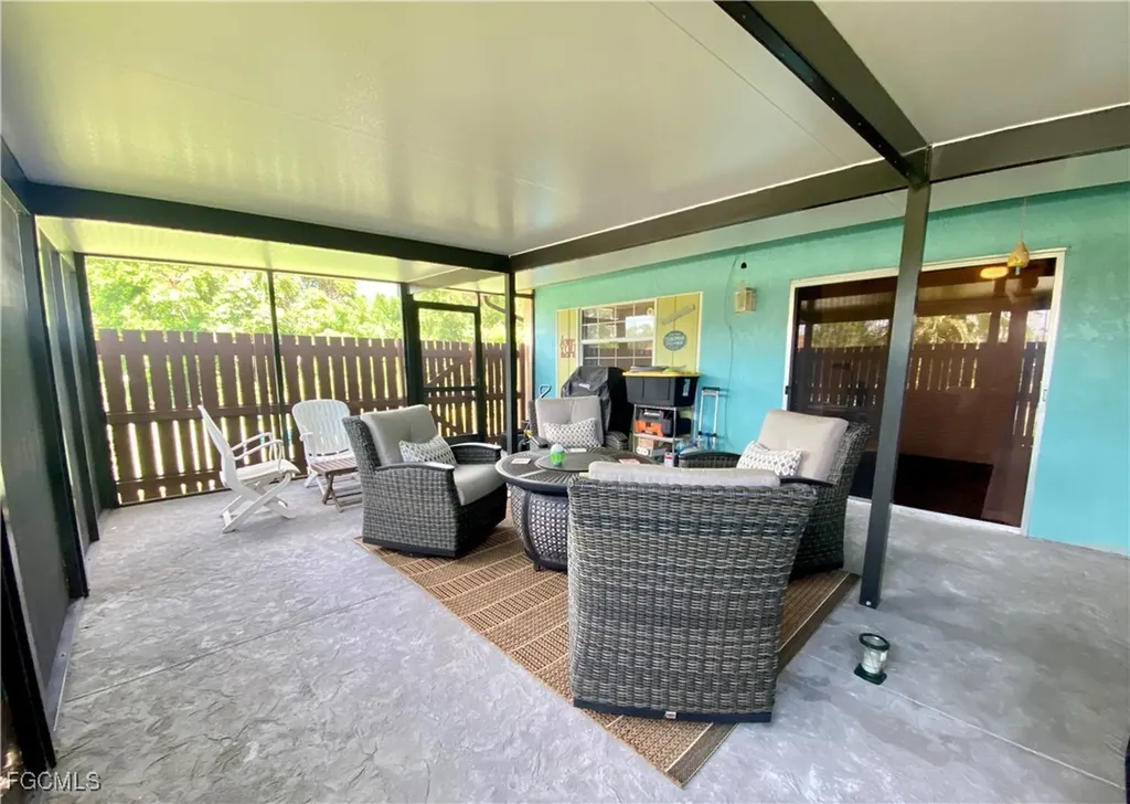 5647 Foxlake Drive North Fort Myers FL 33917