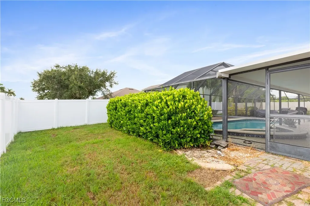 1726 SE 2nd Street Cape Coral FL 33990