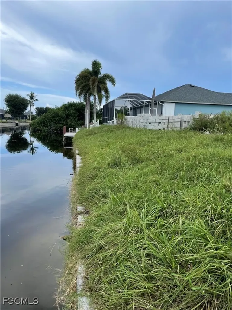 707 SW 35th Terrace Cape Coral FL 33914