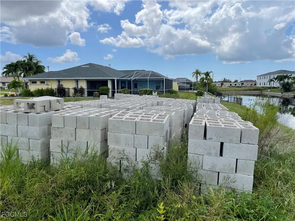 707 SW 35th Terrace Cape Coral FL 33914