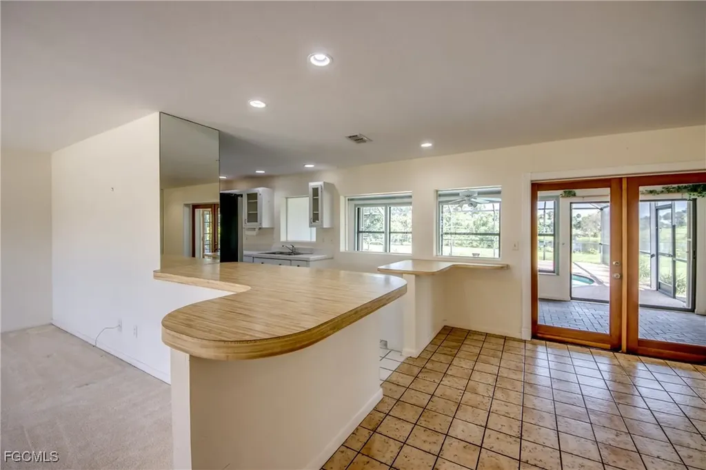 821 SE 41st Street Cape Coral FL 33904